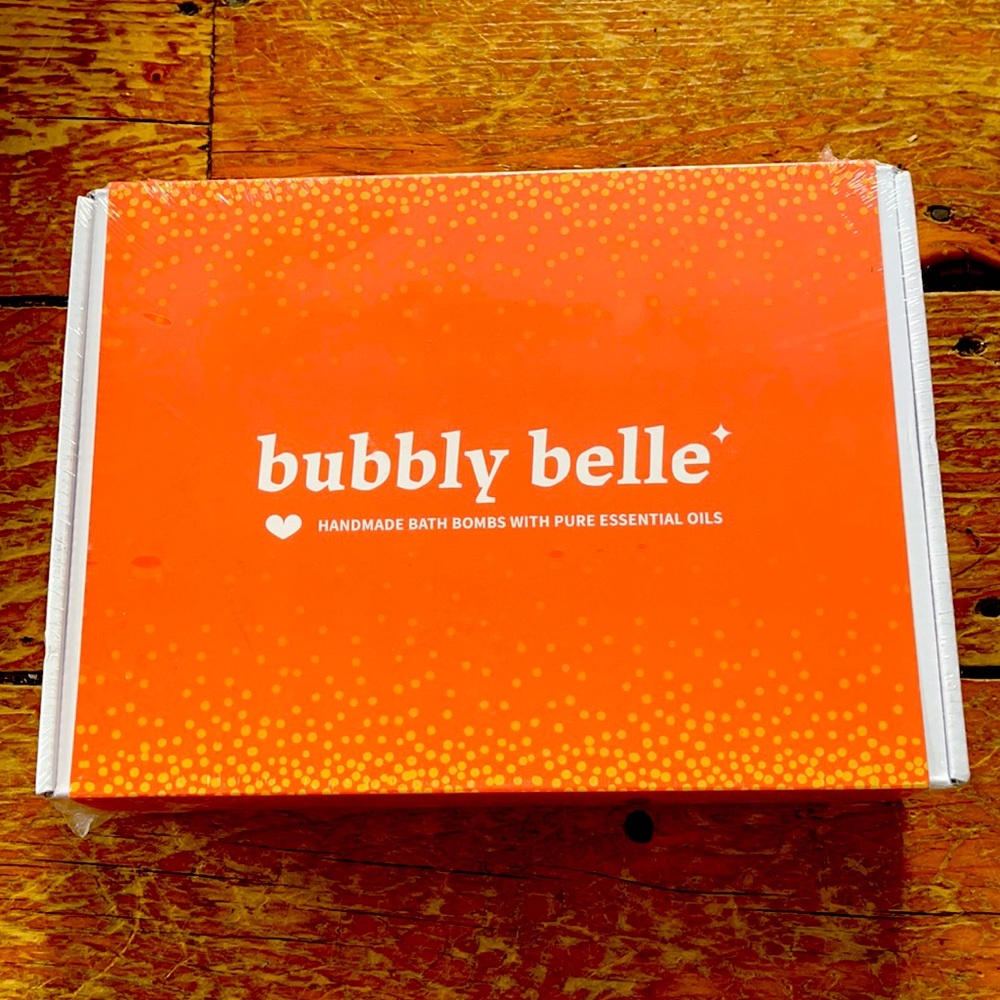 Box of BATHBOMBS! Bubbly Belle handmade 12 bombs 5oz each BNWT